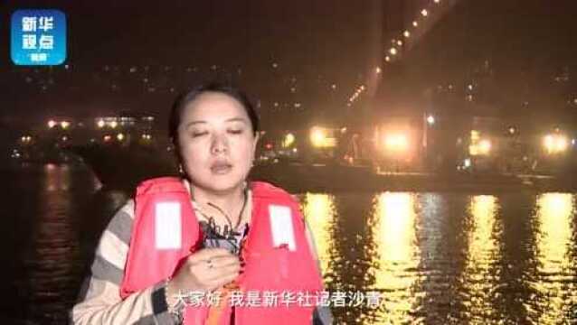 发现现场视频 重庆万州坠江公交车被打捞出水