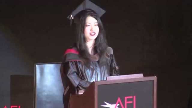 听了这位中国留学生的演讲 好莱坞为她起立鼓掌 英文演讲