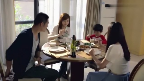 大叔看着前女友和妻子成为闺蜜，还有前女友孩子，真是思绪万千！ - 腾讯视频