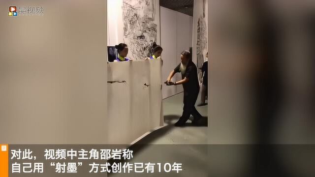 注射器呲墨算书法吗?“射书”当事人回应称“老百姓不懂得艺术”