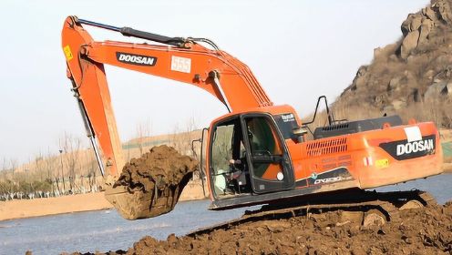 挖掘机挖土挖沙视频 工程车施工汽车工作表演视频