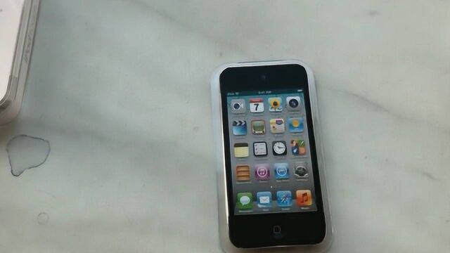 开箱:全新iPod touch4!撕掉保护膜以后,真是超乎意料!