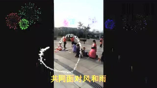 小孩子滑旱冰