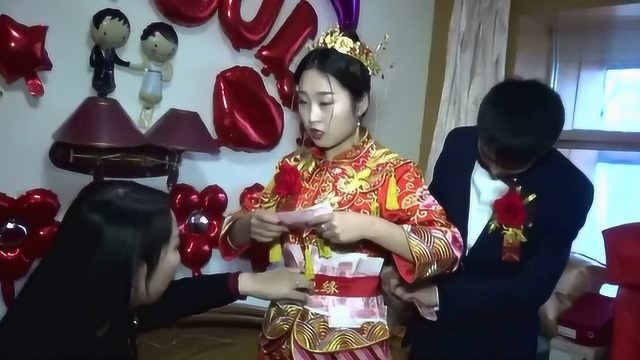 山西一煤老板嫁女,把几万块钱现金插在女儿的腰上,太羡慕了