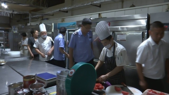 银川市“明厨亮灶”二维码标牌升级市民扫码监督食品安全VA0