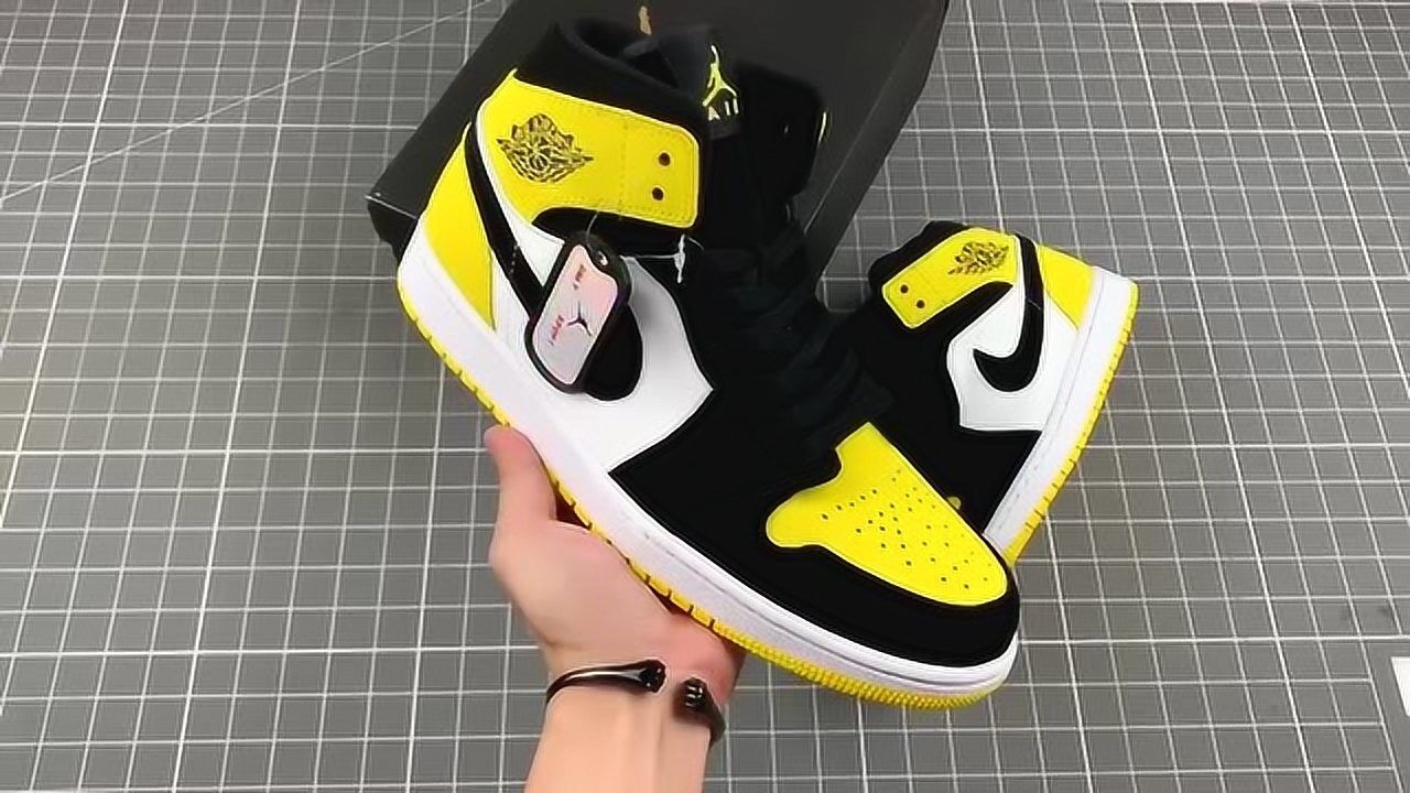 aj1低帮皮卡丘开箱鉴赏