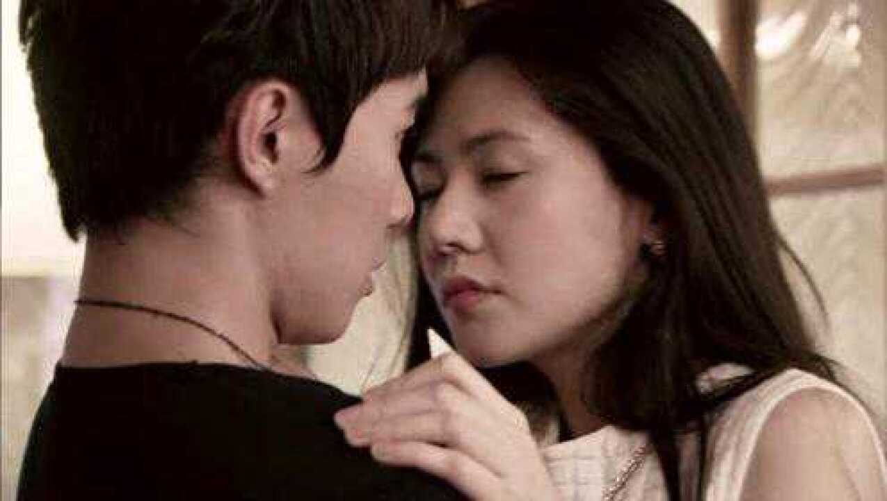 美女帅哥亲亲 腾讯网