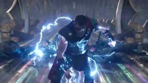觉醒之后的雷神太酷炫，不用锤子也可以很厉害，真是帅炸了！