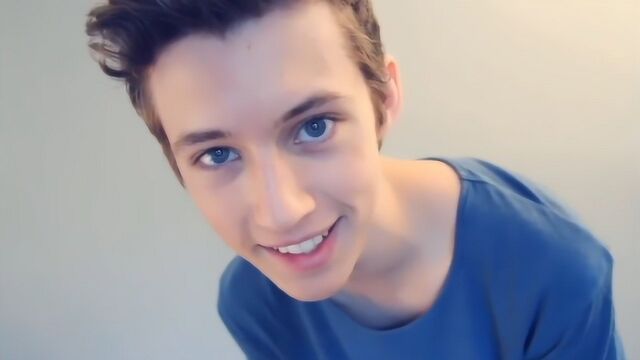 Troye Sivan演唱《For Him》,现场太燃了!