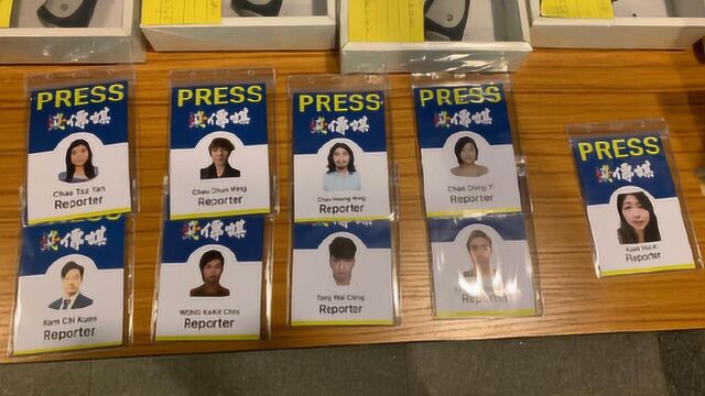 香港警方查获大量假记者证 当场搜出通渠水、刀斧等攻击性武器