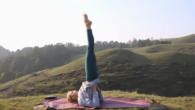 户外瑜伽女神,呼吸自然空气的山甸瑜伽,练出健康好气色