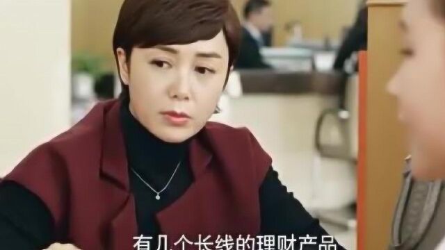 美女去取钱,查银行卡余额发现少了五十万,居然是老公悄悄取走的