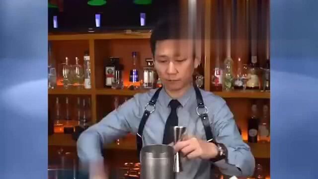 不愧是调酒师,连倒酒方式都这么与众不同,简直太不可思议了