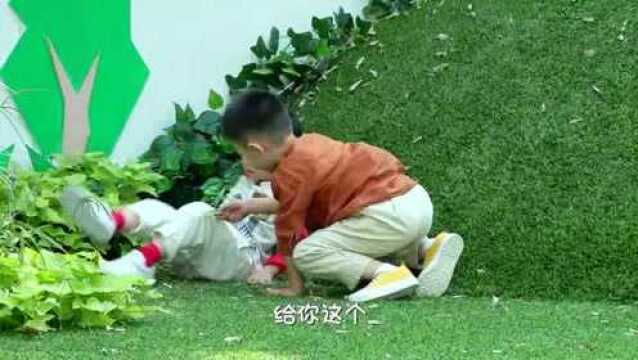 小孩的神秘生活:小暖男家禾,愣把独自伤心的曼可给逗笑了