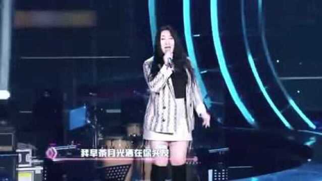 一首经典的流行歌曲《下个路口见》,旋律优美,让人回味无穷!