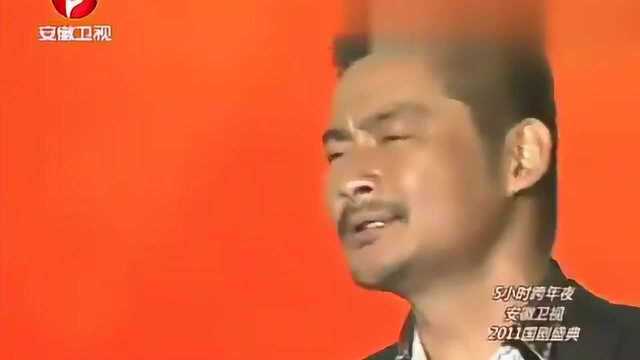 景岗山现场展示粗犷歌喉,激情演唱歌曲《兄弟无数》获掌声