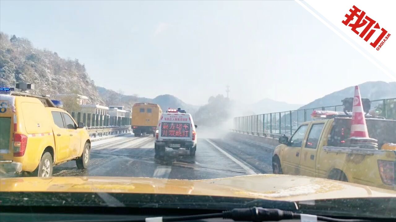 浙江宁波部分高速出现积雪结冰 实拍交警除雪撒盐带路