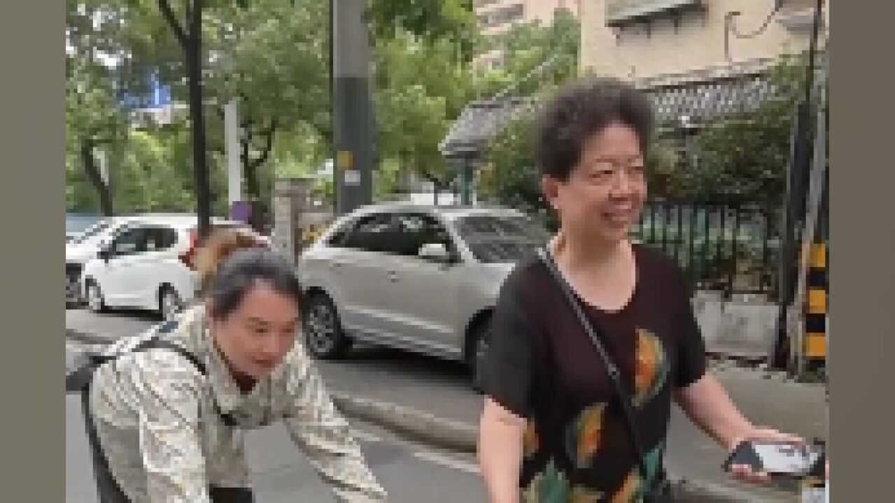 社区“桂姐”助农卖西瓜