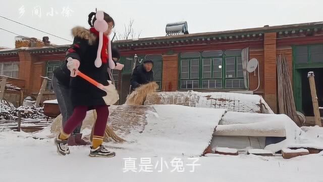 入冬以来第1场雪,好美呀,呼吸着新鲜空气,好舒服