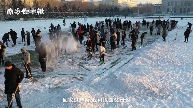 哈尔滨一大学400名学生用雪作画!造出辽宁舰和山东舰