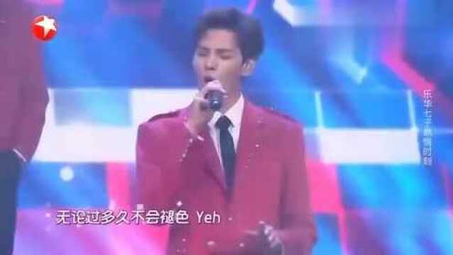 范丞丞黄明昊深情演唱《只需要你一个》,现场女粉有眼福了!