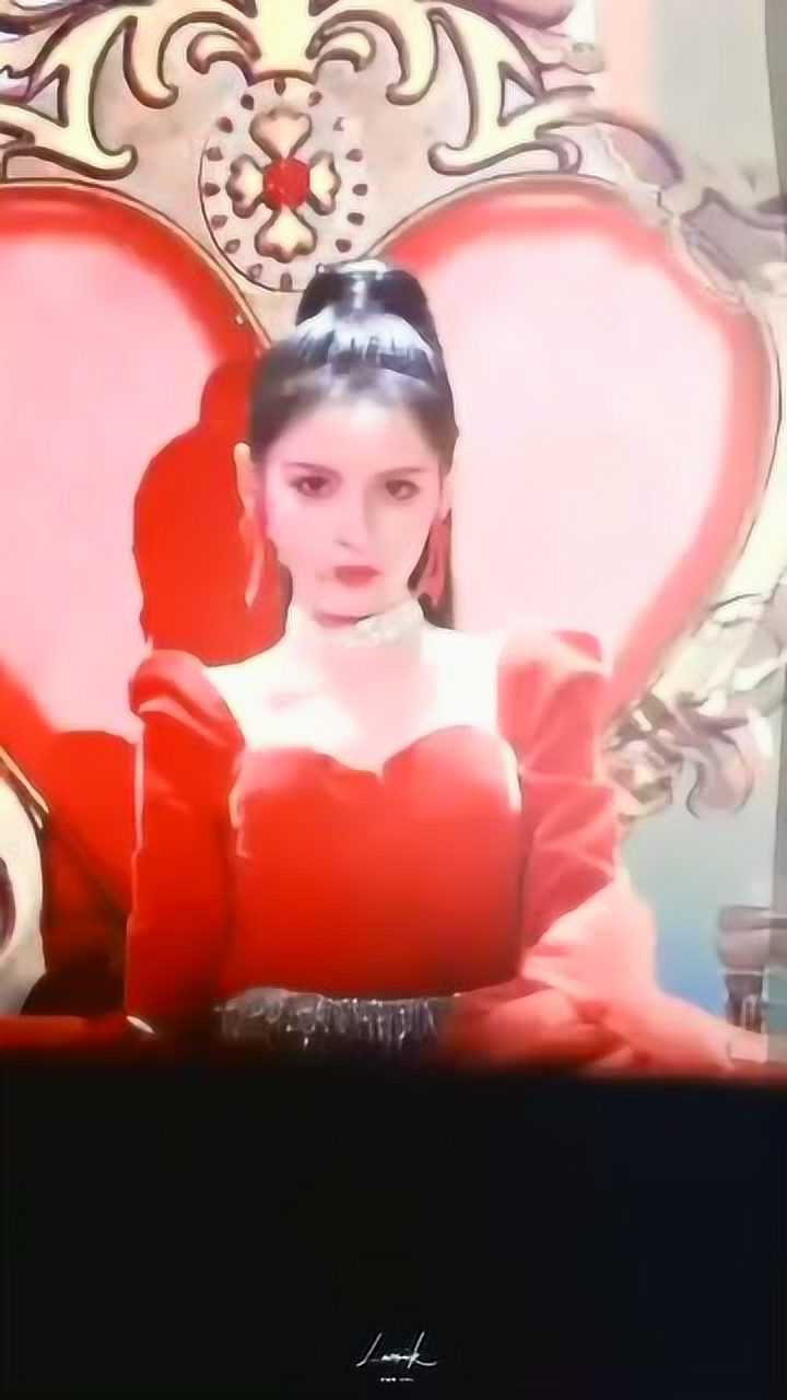 红衣短裙热舞的张予曦太惊艳了怕是仙女下凡吧