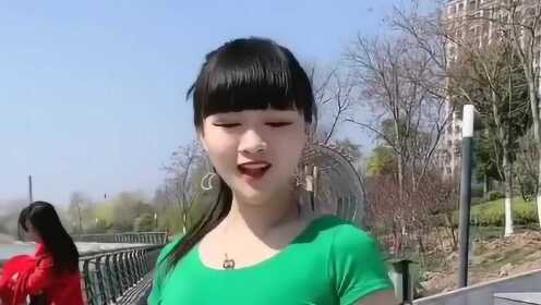 气质美女翻唱《花钱流水》，太现实太搞笑了，男人女人都听听