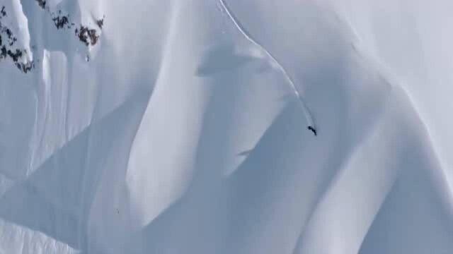 最刺激的高山滑雪合集!直接从千米高山滑下 就不怕雪崩么?