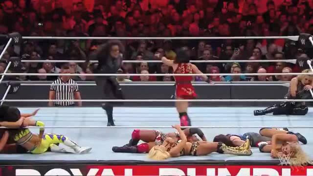 中国金花李霞惊艳首秀WWE,好似春丽,腿功霸气横扫擂台