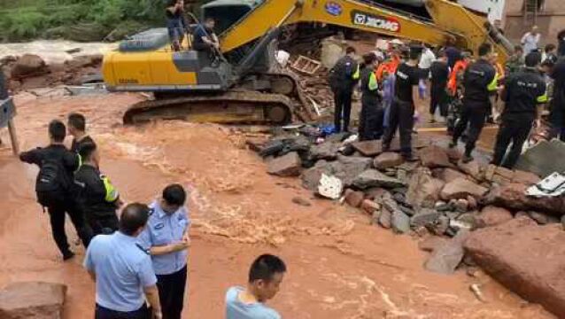 雅安暴雨突袭致6死5失联 各部门积极展开搜救