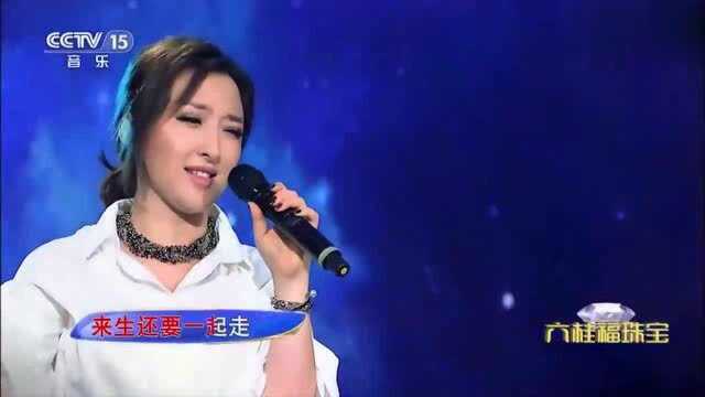 歌手金美儿演唱《牵手》歌声袅袅,独具风韵