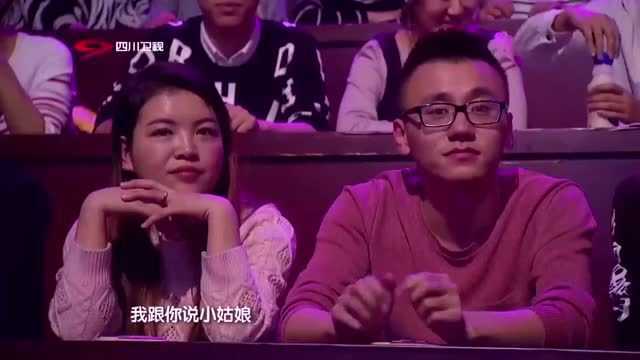 万能人现场变身架子鼓,曹贺军为赵千敬演奏一曲,观众笑喷