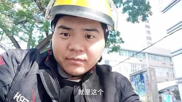 豪哥根据网友建议去尝尝皋兰路这家肥肠面,一起看看他的感受吧