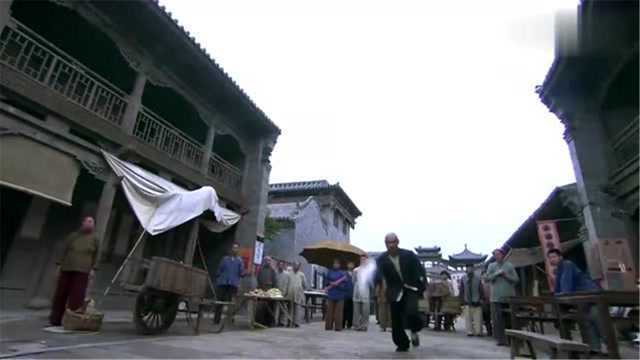 铁梨花,混混当街欺负小姑娘,不料她背景惊人,混混肠子都悔青了