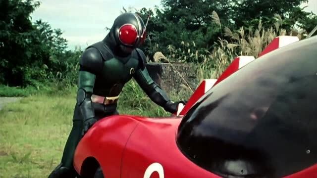 【假面骑士BlackRX】第四集:南光太郎完成战车,神秘洞穴激活战车