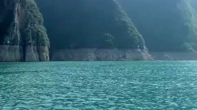 瞿塘峡是长江三峡之一,在重庆市奉节县白帝城和巫山县大溪镇之间