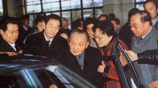 1979年,邓小平抱着学习的态度,来到了美国福特汽车公司!