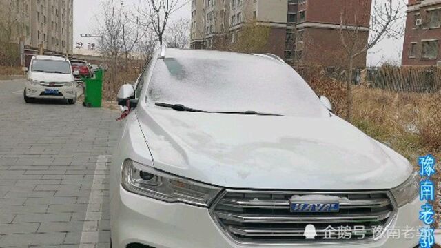 乌鲁木齐今天的又一场雪,比昨天还大,冷了气温今晚最低零下14度