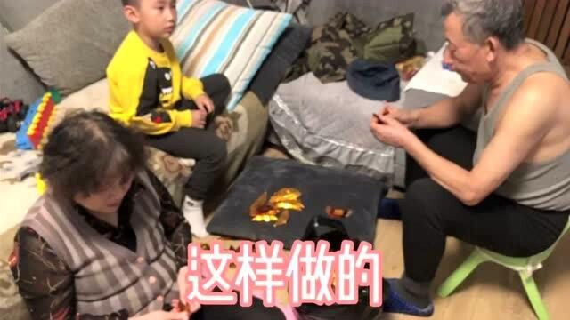 幼儿园要求发尊老的照片,同学们是这样做的,哈哈哈 请老师给我个优秀