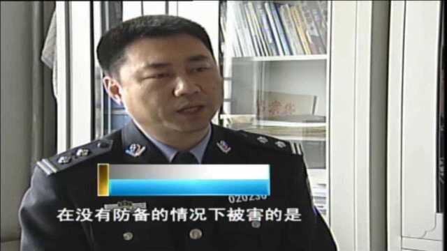 凶手深夜潜入被害人家中,竟将祖孙二人杀害,随后从容地离开!