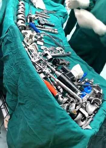 骨科工作现场,工具样样齐全,跟我家汽修店的工具有的一拼!