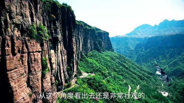 面包车穷游小伙,无人机航拍绝壁长廊郭亮村,风景绝美