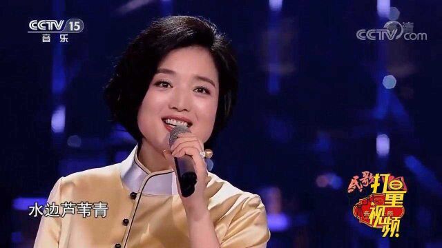 白雪演唱《太湖美》,歌声柔情唯美,让人怎么都听不够