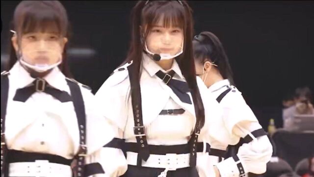 日本女大学生表演剑舞,台下的宅男们眼都看直了!