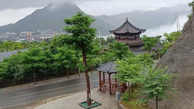 雨中徒步大黑山健身步道,欣赏尖山云雾缭绕