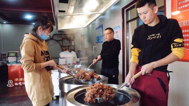 大块酱牛骨用盆盛 三个月开30家店的酱牛骨人气爆满 好吃不贵