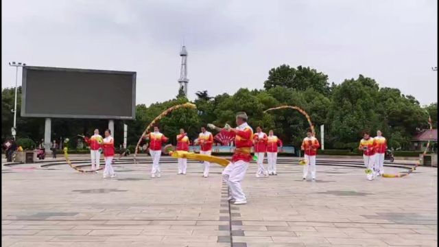 湖北省襄阳市老河口空竹队抖空竹表演