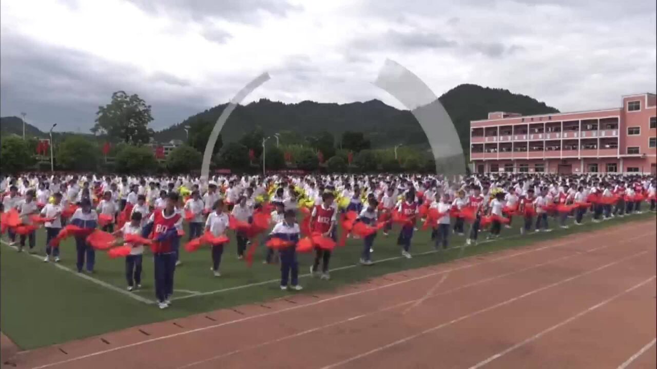 非遗有传人丨这里的课间操要舞扇子?“花灯戏”,扭起来 !