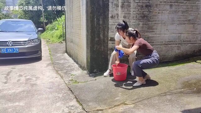 农村搞笑视频:小燕耍无赖,这下终于完蛋了