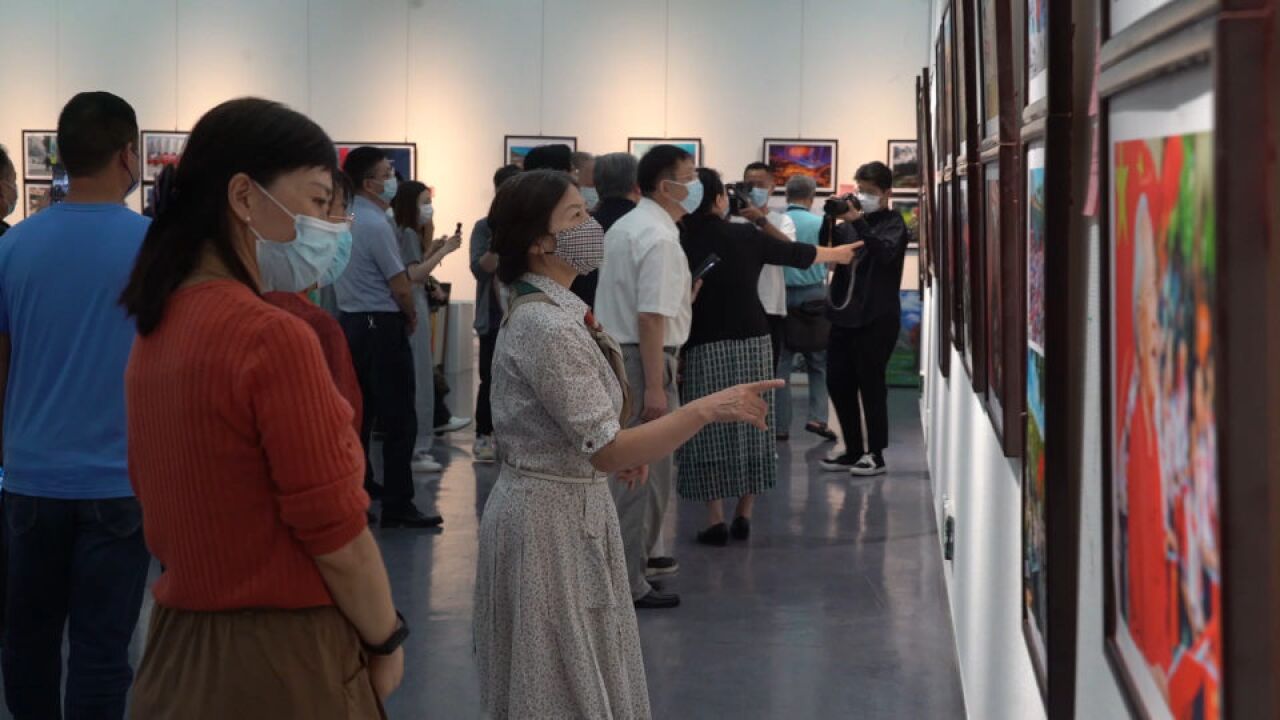 “喜迎二十大 中原出新彩”摄影书画作品展在河南省美术馆开幕